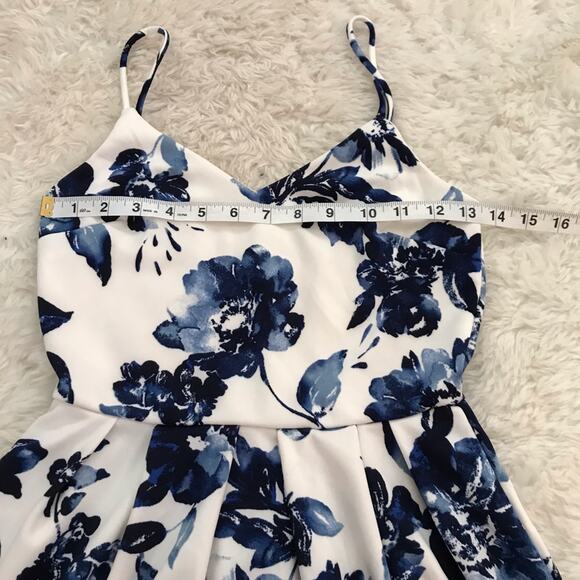 Monteau Los Angeles Floral Dress - Size Small - NWT - Picture 4 of 7